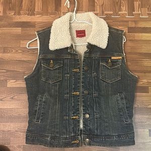Denim vest with acrylic lining